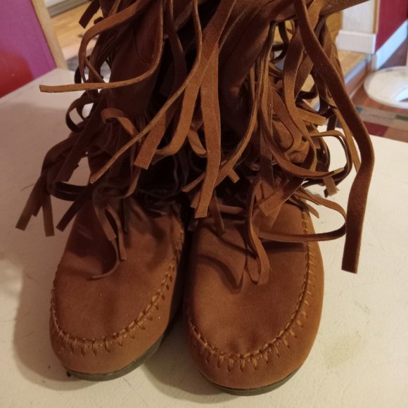 Rampage branded Suede Fringed Moccassin style Memory Foam Boots size 8.5 M - Picture 1 of 7